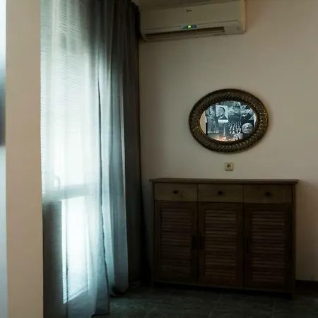 Apartment Check Point Studio *